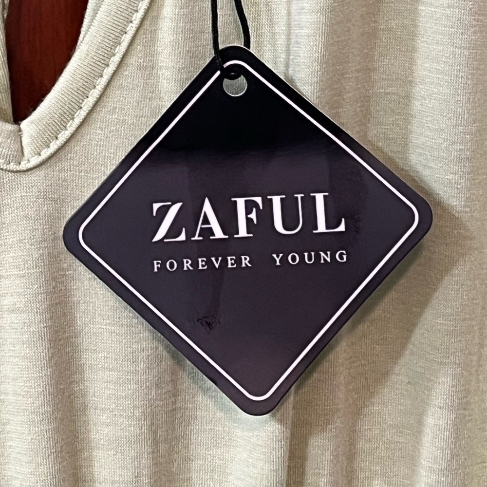 NWT Zaful Light Green Sleeveless Wide Leg Jumpsuit w/Smocked Waist - L - Picture 9 of 10